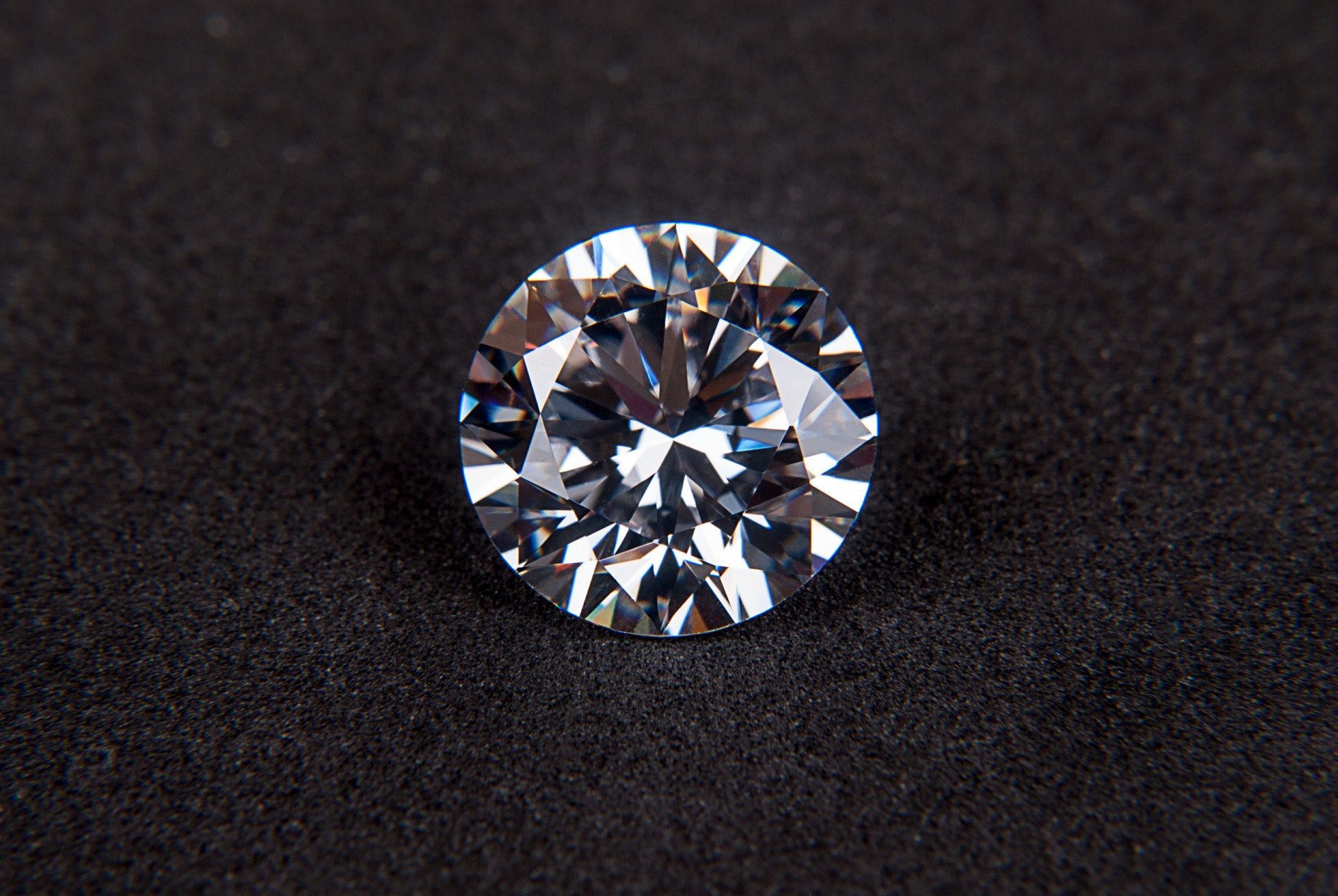 We Buy Diamonds, To Value It We Need To Know The Size, Color, Clarity, And Cut!