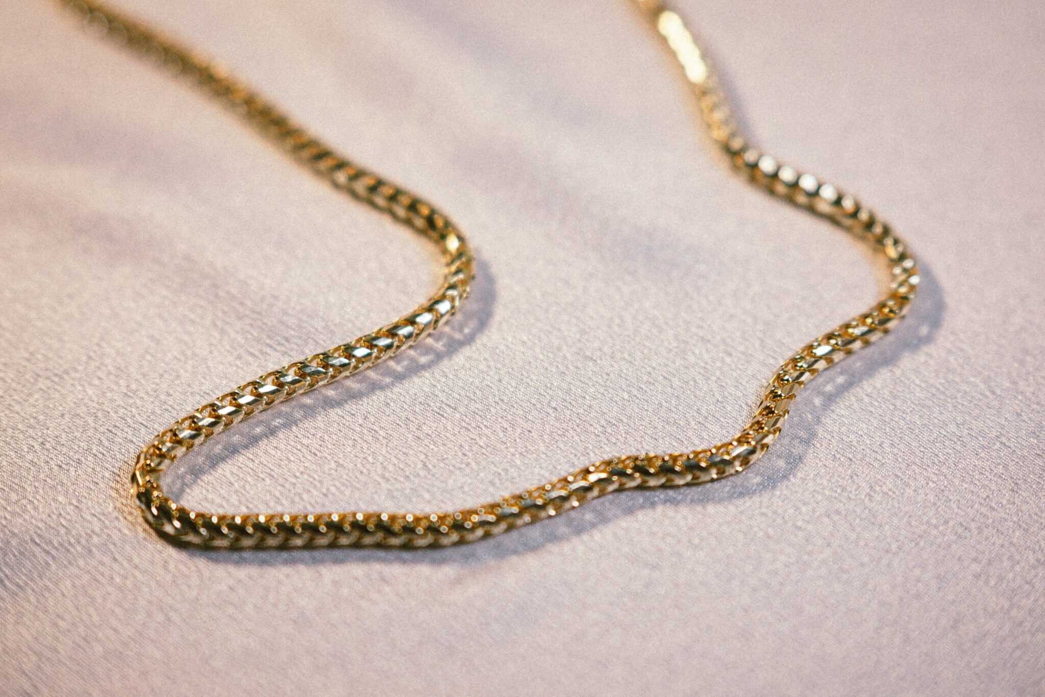 Gold jewelry chain, precious metals, gold chain.