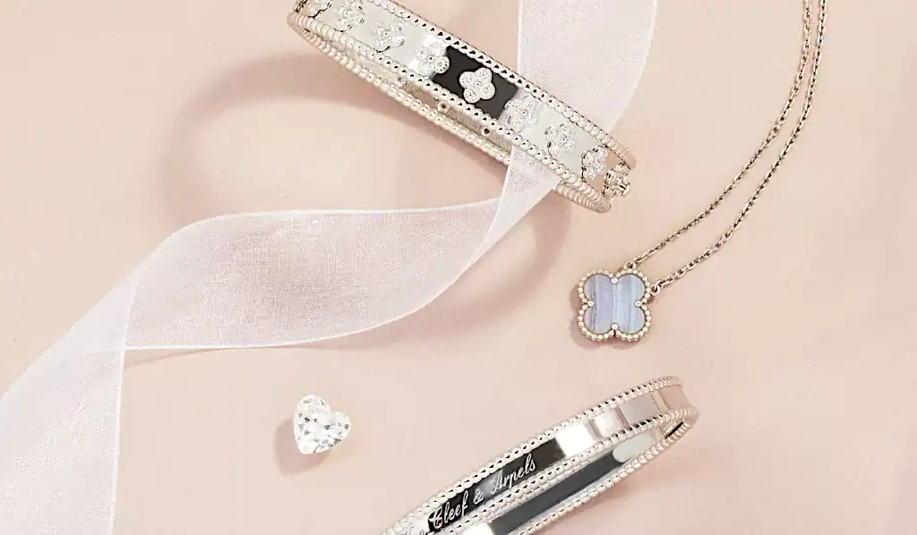 Pawning vs Selling Jewelry Payout: Which Wins More Cash?