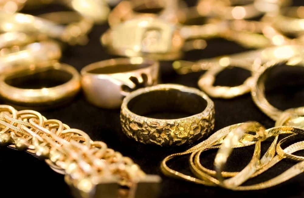 Sell Broken Jewelry For The Best Price: Scrap Gold Jewelry